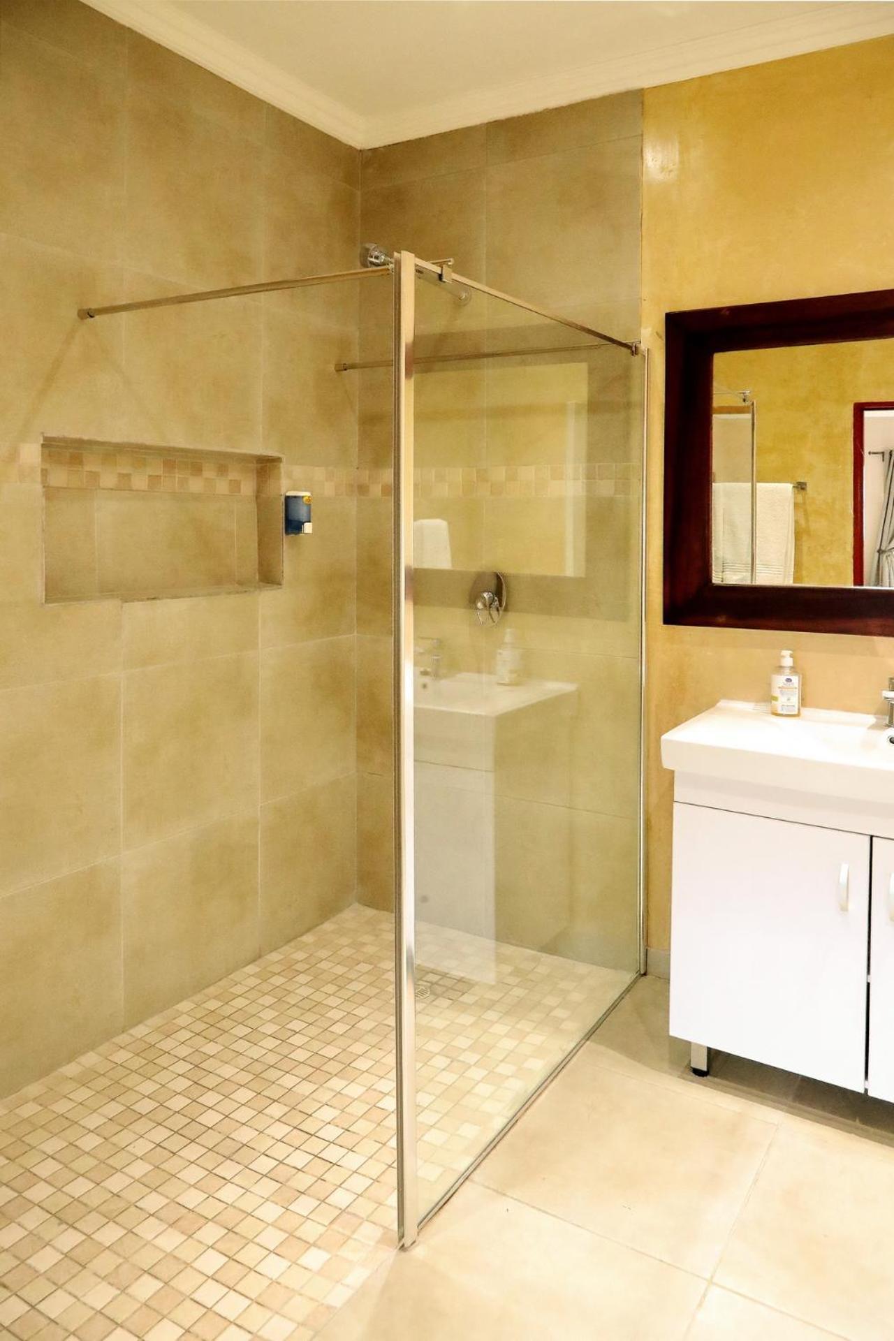 Cest Si Bon Hotel Otjiwarongo Eksteriør billede