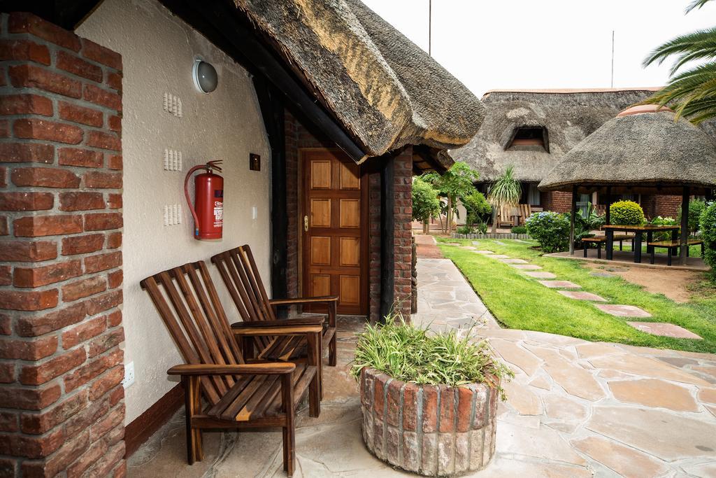 Cest Si Bon Hotel Otjiwarongo Eksteriør billede