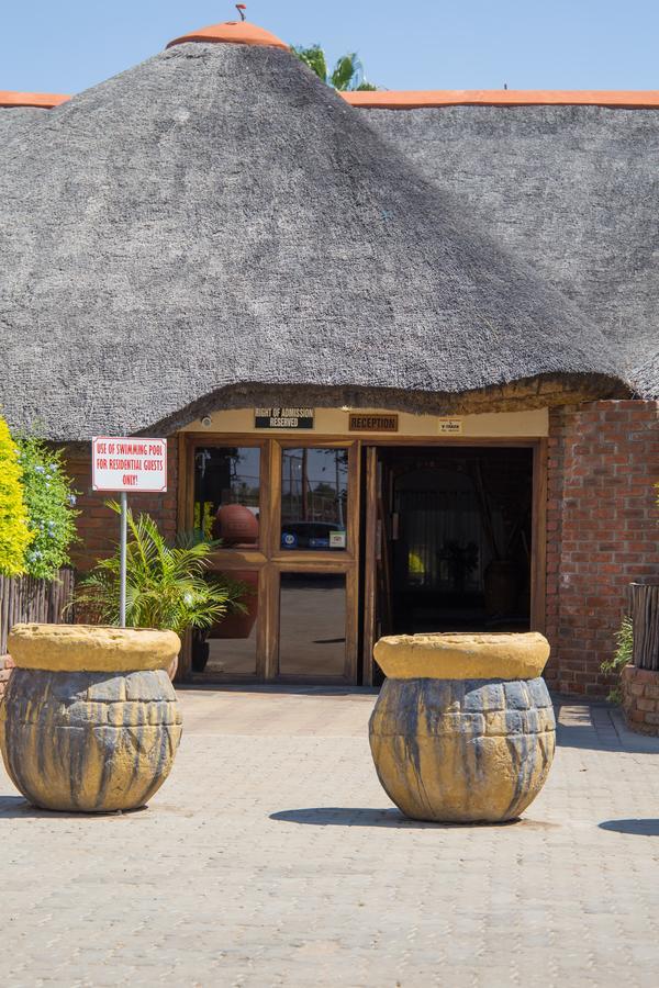 Cest Si Bon Hotel Otjiwarongo Eksteriør billede