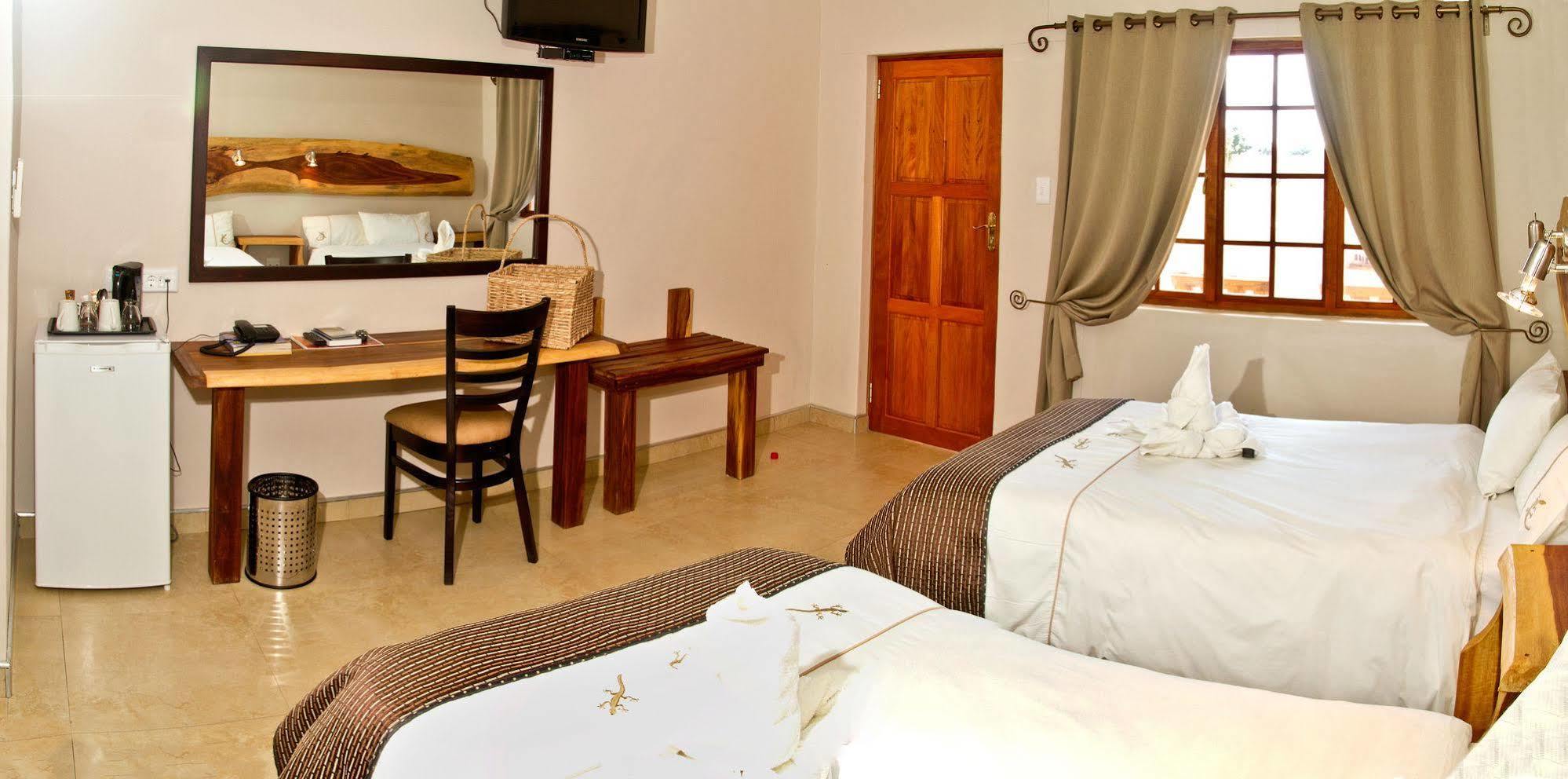 Cest Si Bon Hotel Otjiwarongo Eksteriør billede