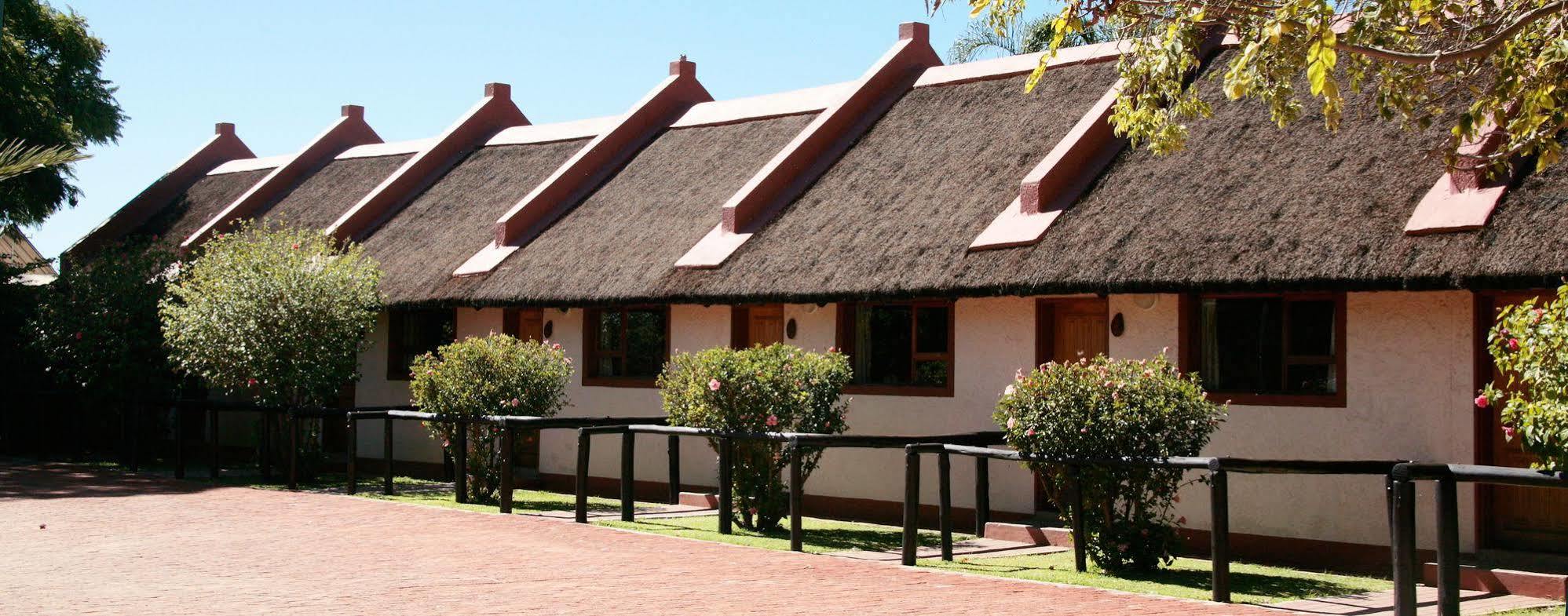 Cest Si Bon Hotel Otjiwarongo Eksteriør billede