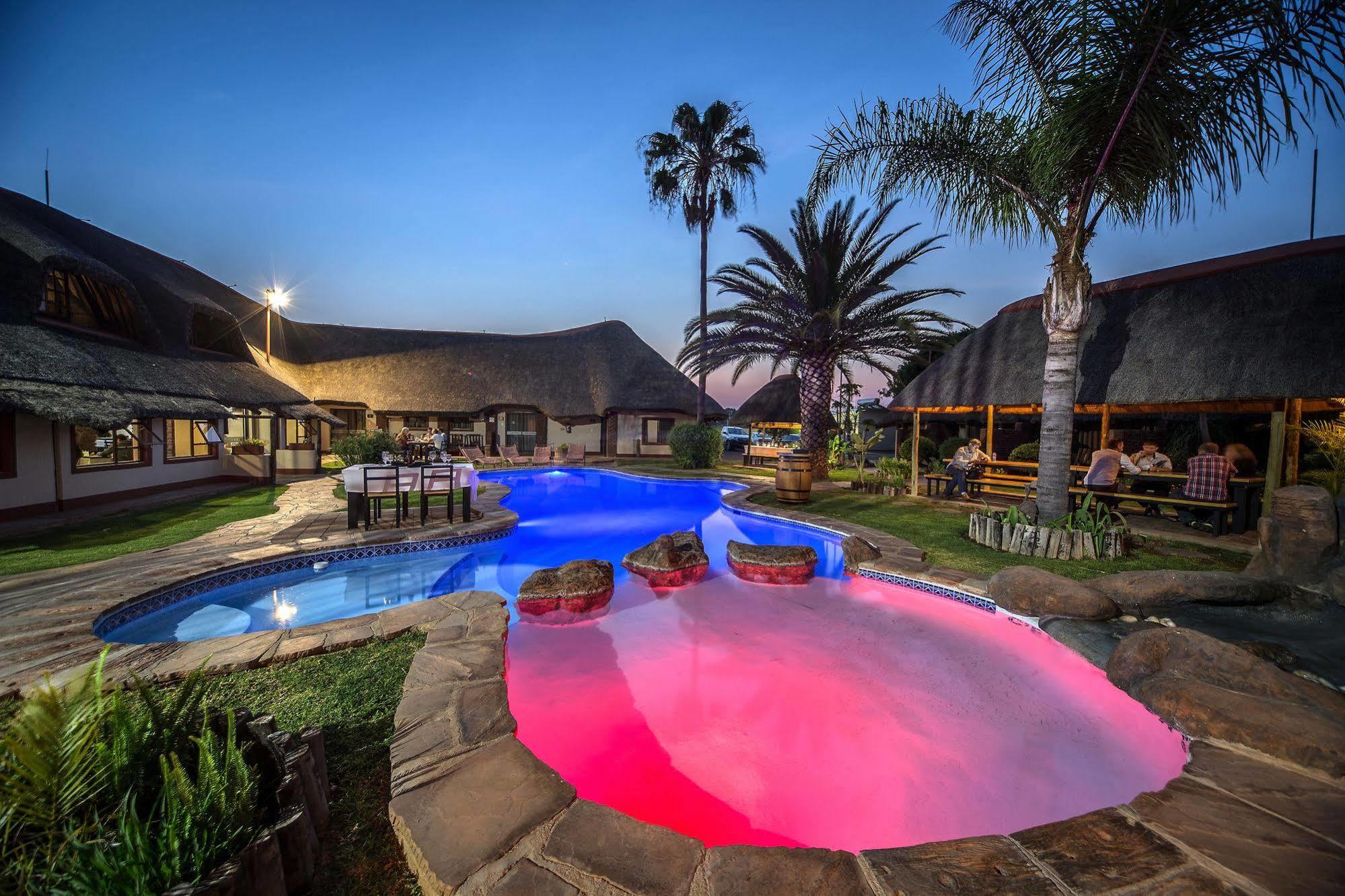 Cest Si Bon Hotel Otjiwarongo Eksteriør billede