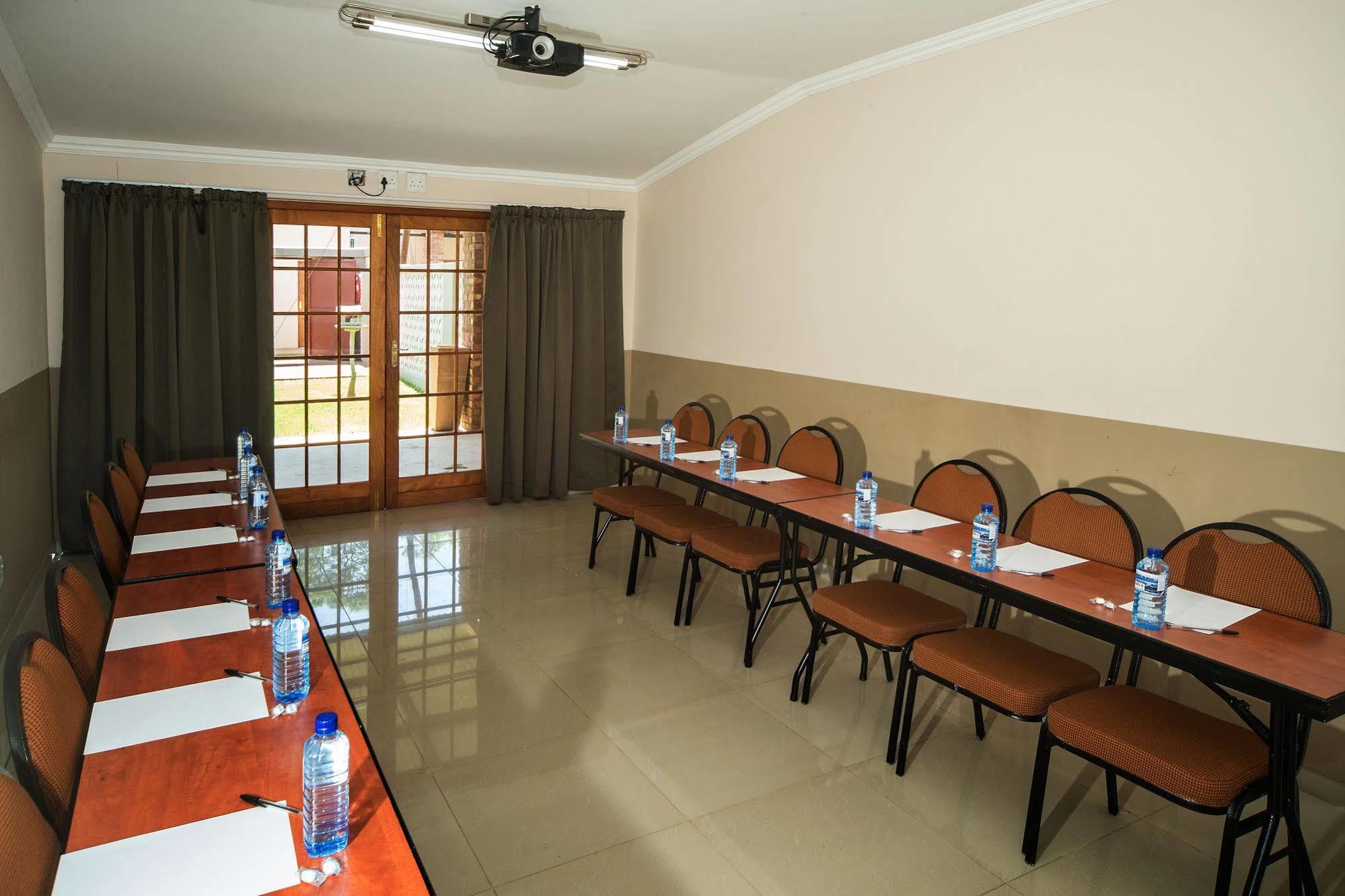 Cest Si Bon Hotel Otjiwarongo Eksteriør billede