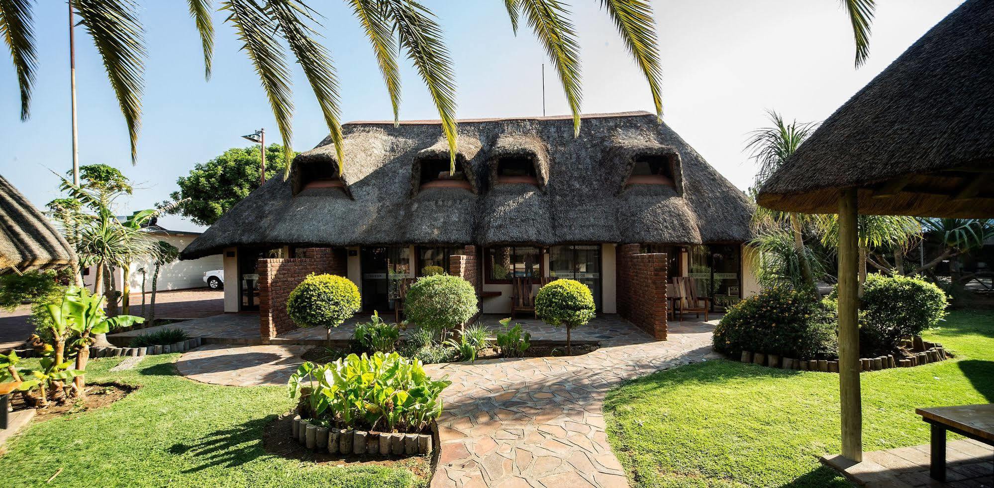 Cest Si Bon Hotel Otjiwarongo Eksteriør billede